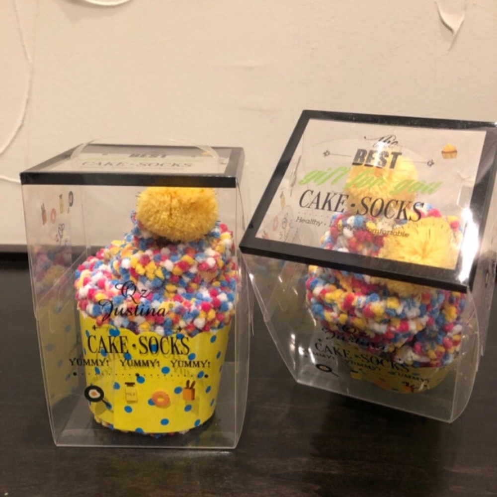 Pom Pom Cupcake Socks - Picture 6 of 8